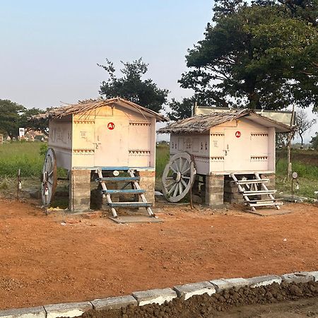 The Gravity Cafe -A Unit Of Staychillhampi Exterior photo