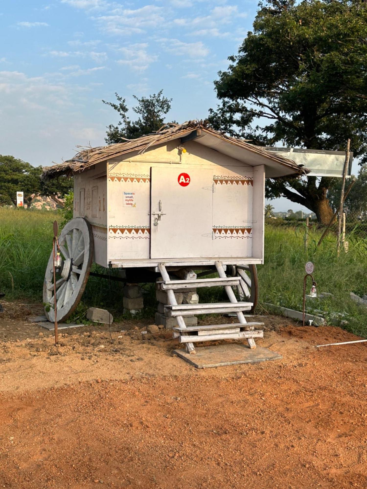 The Gravity Cafe -A Unit Of Staychillhampi Exterior photo