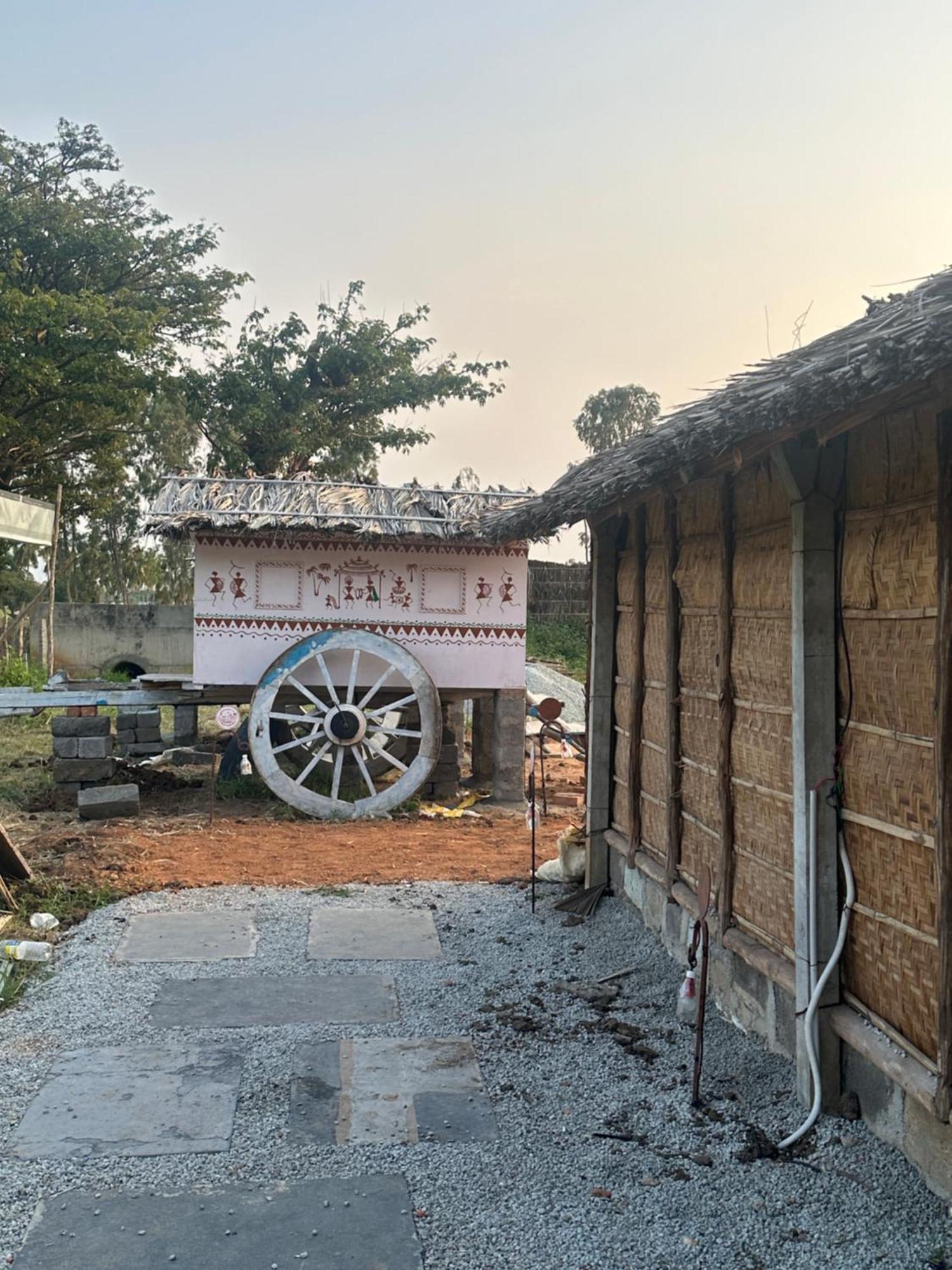 The Gravity Cafe -A Unit Of Staychillhampi Exterior photo