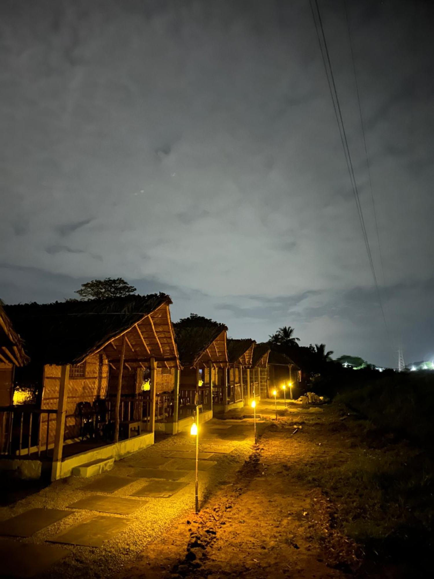 The Gravity Cafe -A Unit Of Staychillhampi Exterior photo