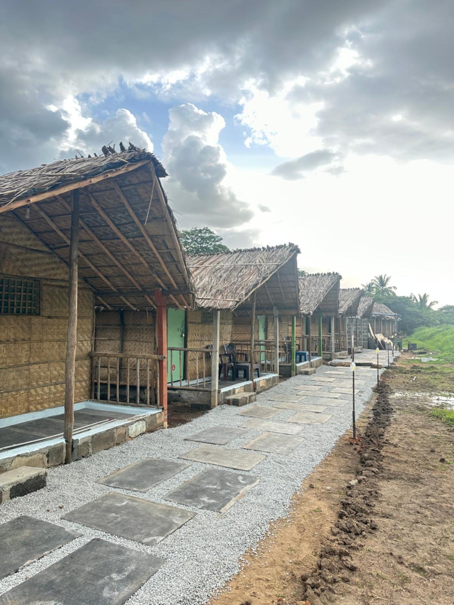 The Gravity Cafe -A Unit Of Staychillhampi Exterior photo