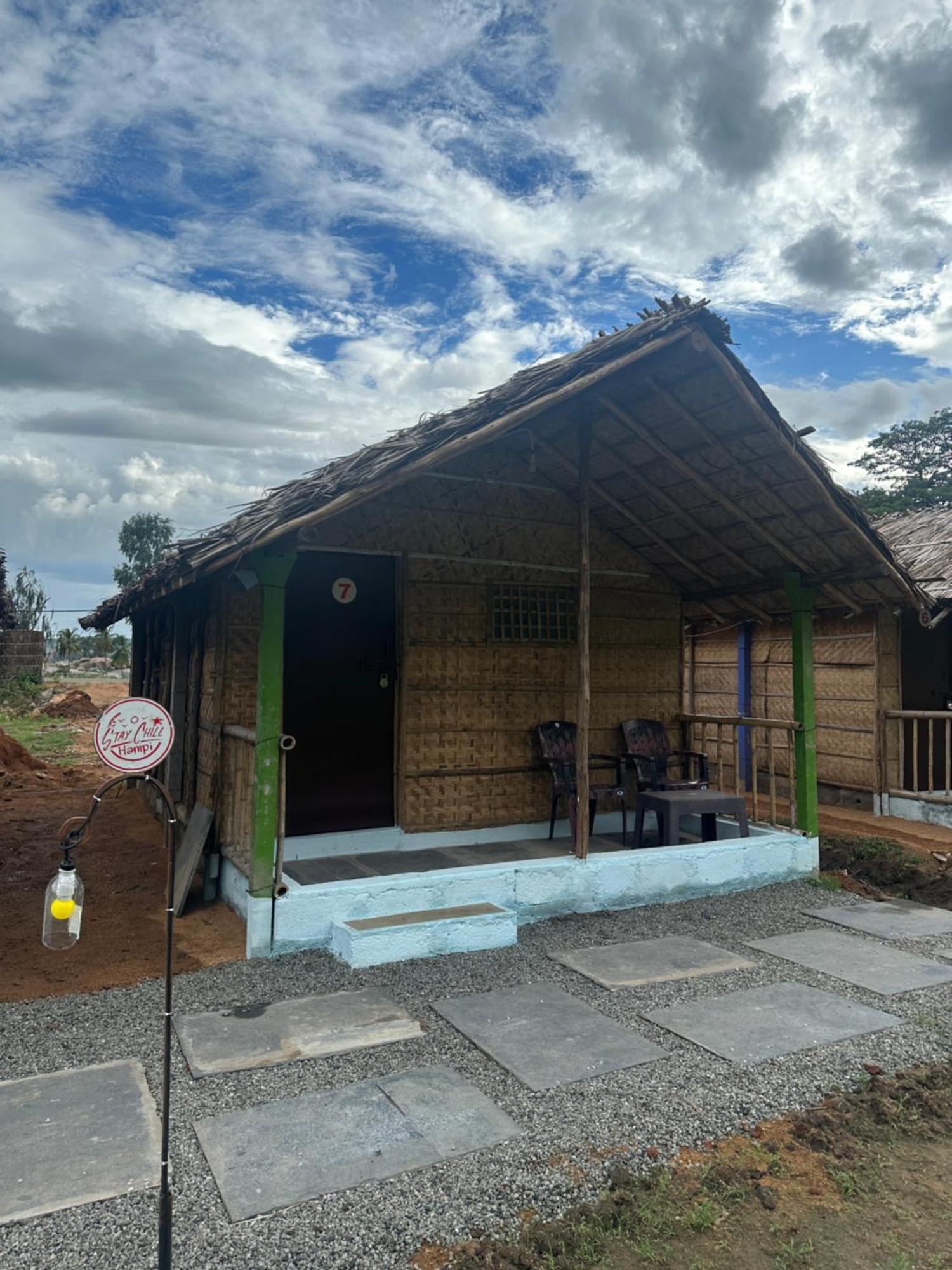 The Gravity Cafe -A Unit Of Staychillhampi Exterior photo