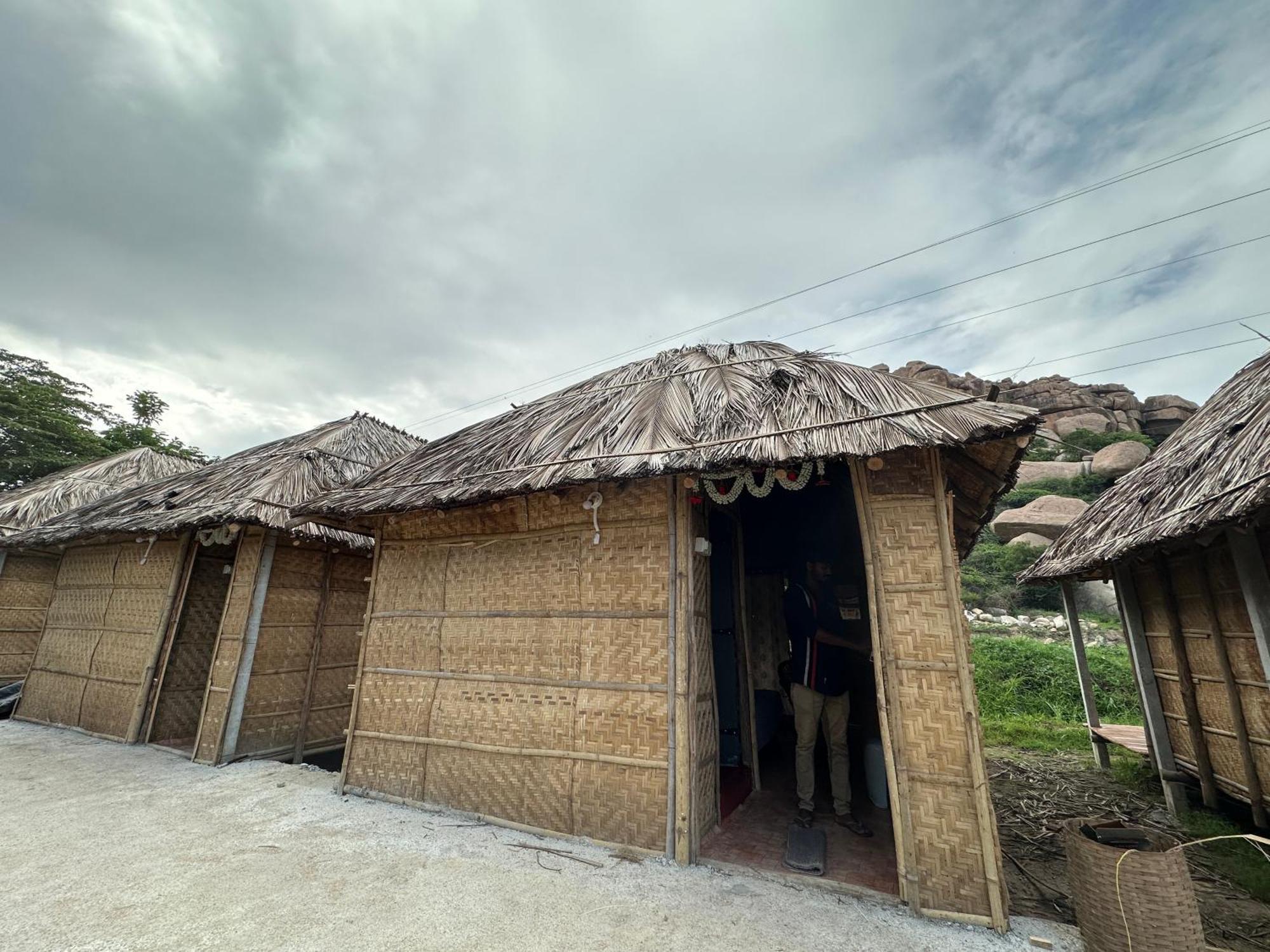 The Gravity Cafe -A Unit Of Staychillhampi Exterior photo